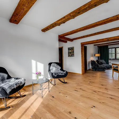 Hoch 10 Vakantiehuis *